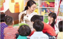 保育员和育婴师哪个好,职业优劣对比解析